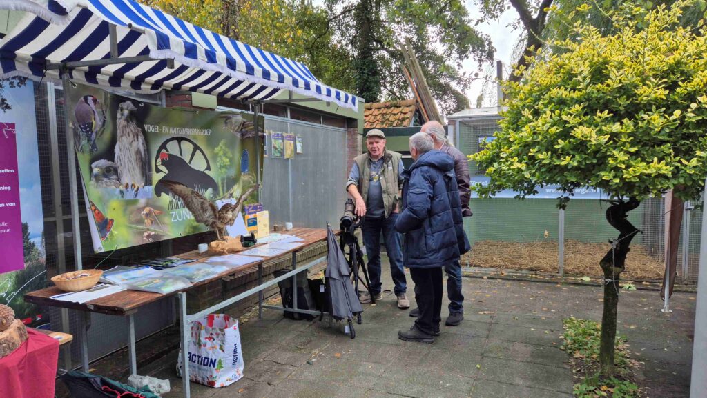 251005 Willem voor de VNWGZ kraam