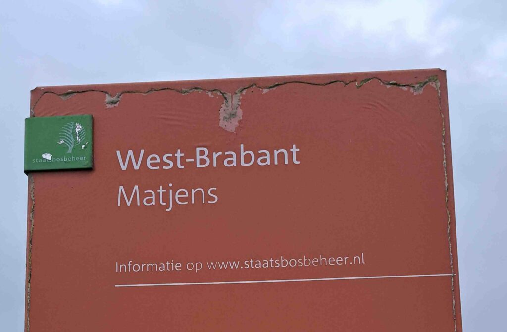 02 Matjes 260405 - Bord bij ingang - foto Kees