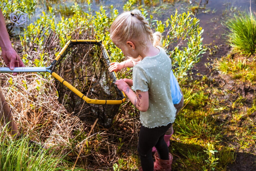 260523 Waterbeesten zoeken in Krogten week van biodiversiteit 05